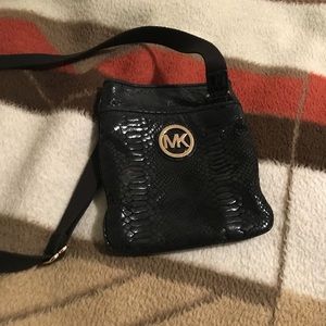 Michael Kors Cross body bag ( used & authentic)